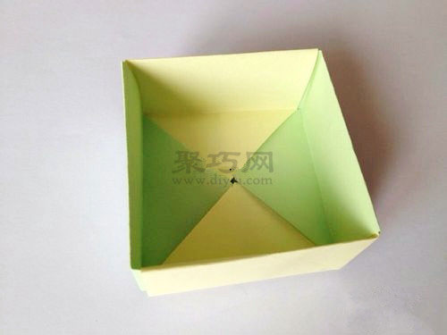 如何手工折纸正方形盒子