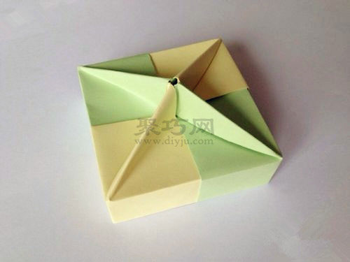 正方形纸盒子盖的折法