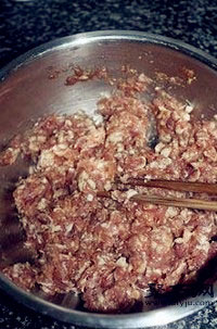 酸菜猪肉饺子馅怎么做好吃 东北经典酸菜饺子做法2