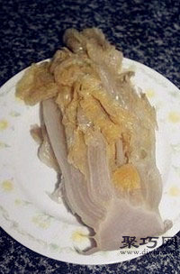 酸菜猪肉饺子馅怎么做好吃 东北经典酸菜饺子做法3