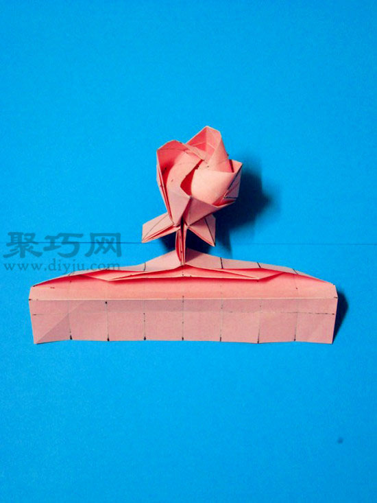 手工DIY折纸带底座玫瑰花图解教程