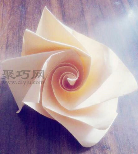 史上最简单的玫瑰花折法 简单玫瑰花的折纸图解
