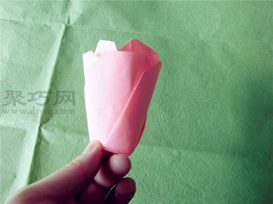 纸折逼真玫瑰的折法