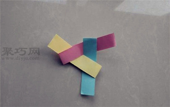 纸蜻蜓的折法 用三个小纸条折纸竹蜻蜓小风车