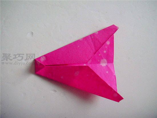 幼儿园小班折纸教案:折纸飞机 儿童折纸飞机的折法