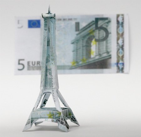 欧元和美元创意折纸作品：地标埃菲尔铁塔