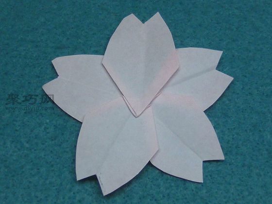 简单樱花花瓣折法 告诉你五角花瓣折纸怎么折