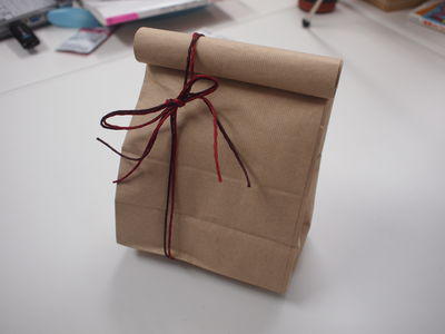 黄色牛皮纸袋子如何完美包装小礼品