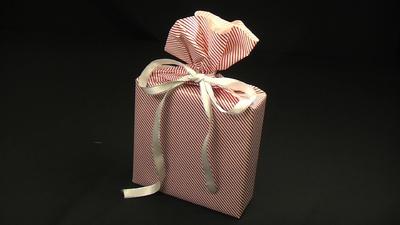纸包装正方形礼物图解 教你如何使用彩纸包装礼品 