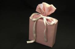 纸包装正方形礼物图解 教你如何使用彩纸包装礼品 