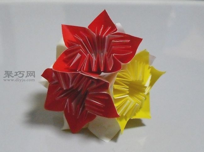 用简单方法折叠教你手工立体花球的做法过程 聚巧网