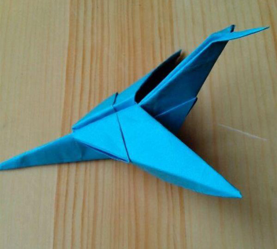燕子纸飞机的折法步骤图解