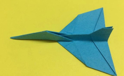 简单的战斗机纸飞机折法步骤图解
