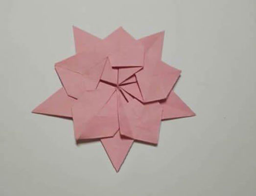 折纸圣诞花的制作方法 装饰贺卡用的圣诞花DIY方法