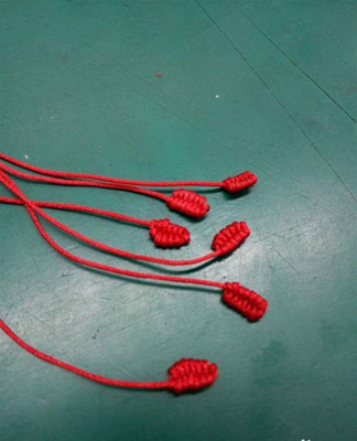 红绳手链怎么编？简单好看的红绳手链编法图解教程