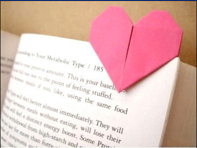 万能小爱心折纸教程：爱心书签的折纸方法