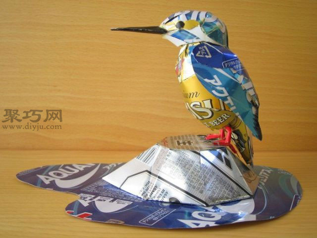 易拉罐做的啄木鸟