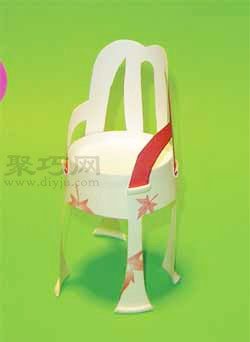 用一次性纸杯做椅子