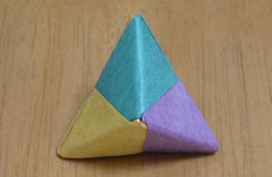 超可爱的立体三角形折纸图解 教你如何折幸运星三角形