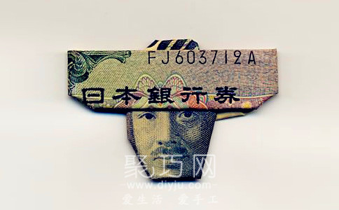日元纸币折的戴帽子的老爷爷