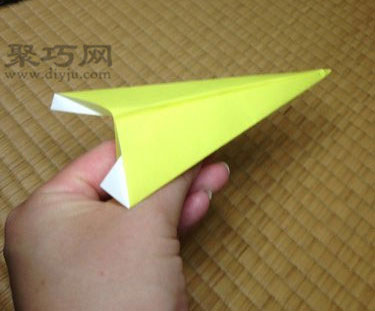简单尖头飞机折纸教程 怎么用纸折尖头纸飞机