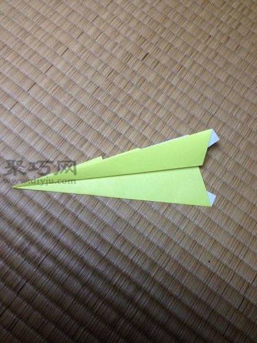 简单尖头飞机折纸教程