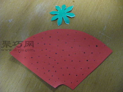 立体草莓折纸图解教程第二步