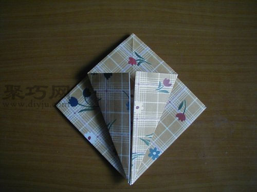 千纸鹤的折法第12步
