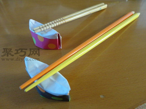 一张纸秒变筷子架 折纸筷架的制作方法