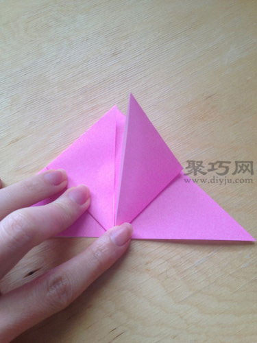 </br>正方形纸手工折立体桃子图4-1