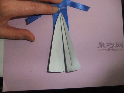 手工折纸裙子的叠法 折带蝴蝶结的裙子