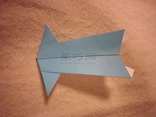 宽头飞机的折叠方法图解 如何用纸折乌贼头飞机