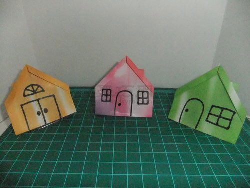 小房子折纸步骤图 折叠带烟囱的纸房子
